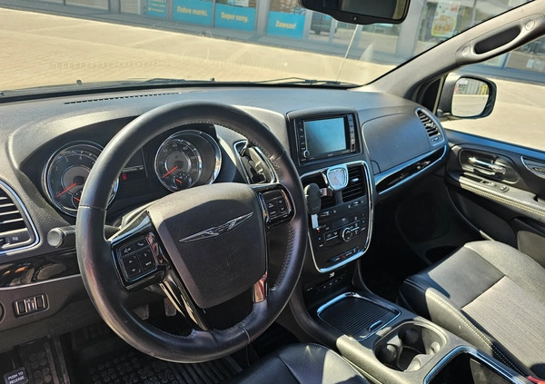 Chrysler Town &amp; Country cena 57500 przebieg: 183000, rok produkcji 2014 z Mława małe 191